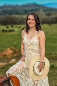 country graduation senior photo session - girl with cowboy hat