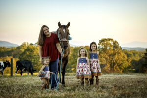 family photoshoot with horses in Tennessee