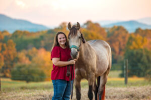 family photoshoot with horses in Tennessee